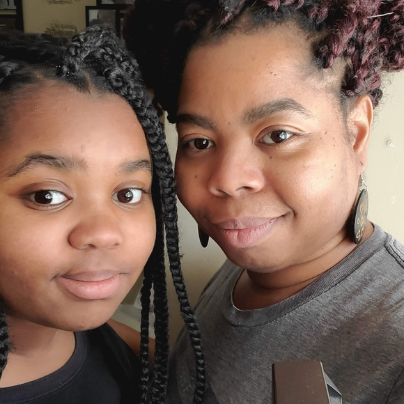 Meet your Posher, Gabriela - Picture 2 of 7